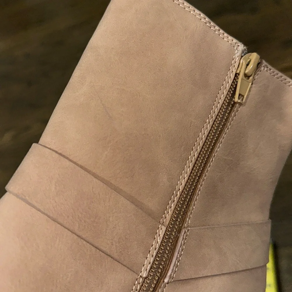 DV Dolce Vita Nilano Zipper Pointed Toe Ankle Boot With Block Heel 11